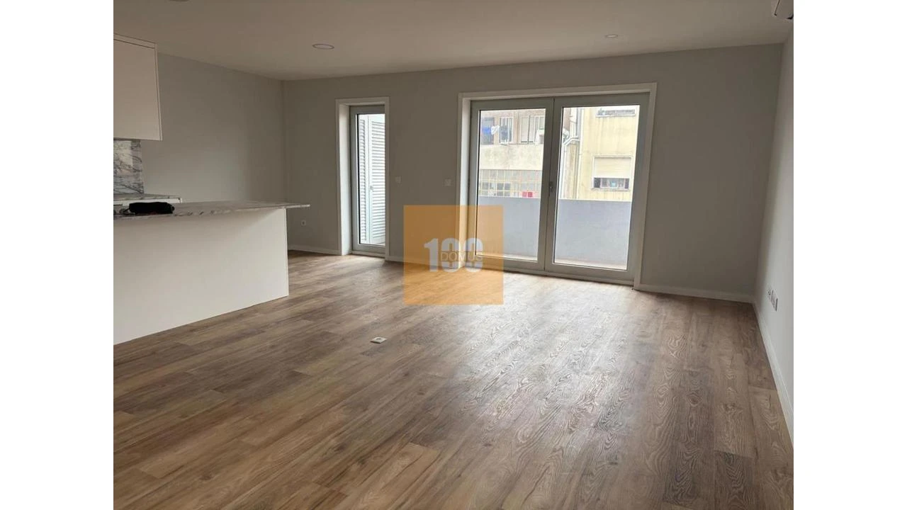 Apartamento T3 para Venda em Cedofeita, Santo Ildefonso, Sé, Miragaia, São Nicolau e Vitória Foto 2