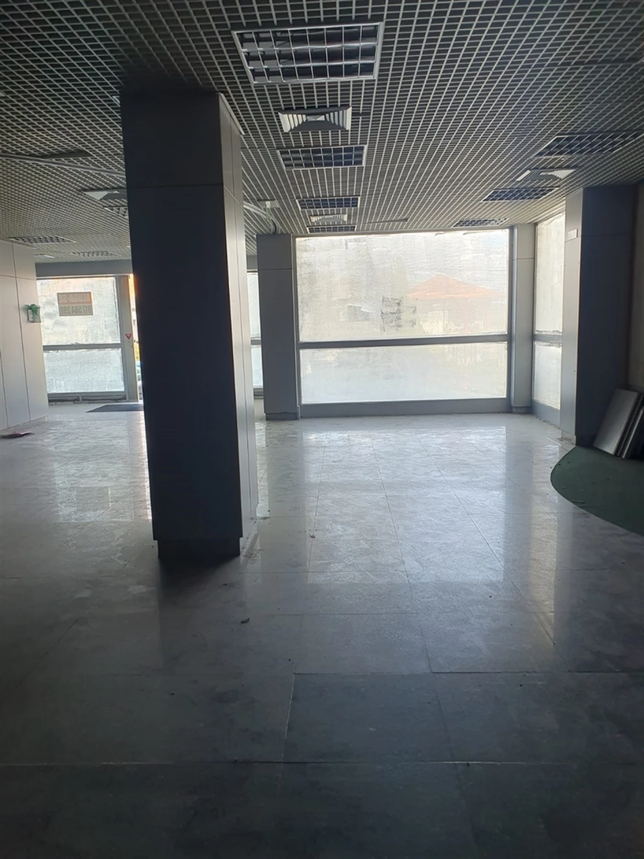 Loja para Arrendamento em Lourosa Foto 9