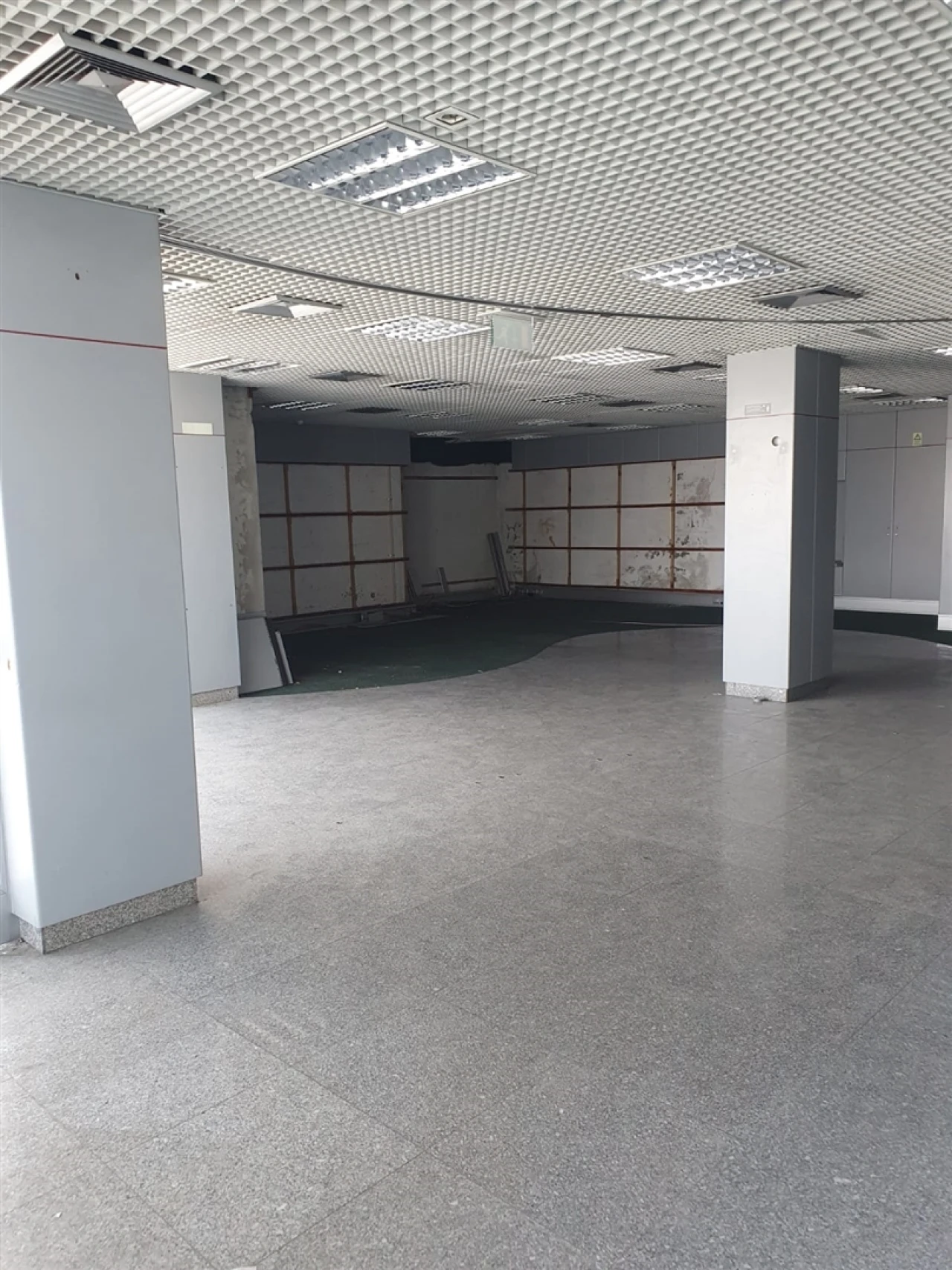 Loja para Arrendamento em Lourosa Foto 7