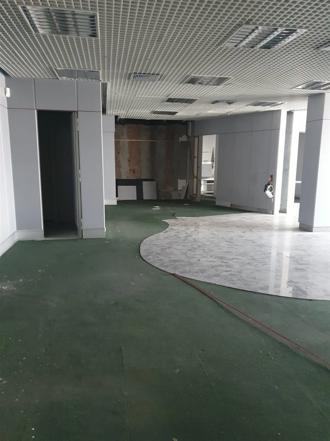 Loja para Arrendamento em Lourosa Foto 1