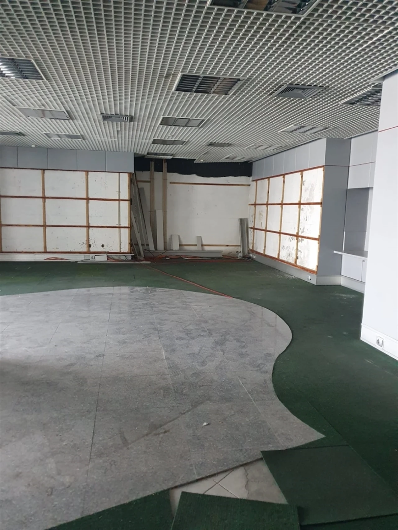 Loja para Arrendamento em Lourosa Foto 2