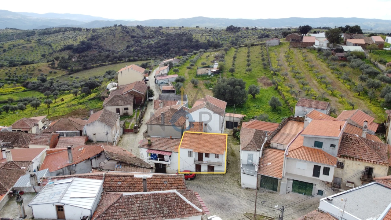 Moradia T2 para Venda em Parada e Sendim da Ribeira Foto 1