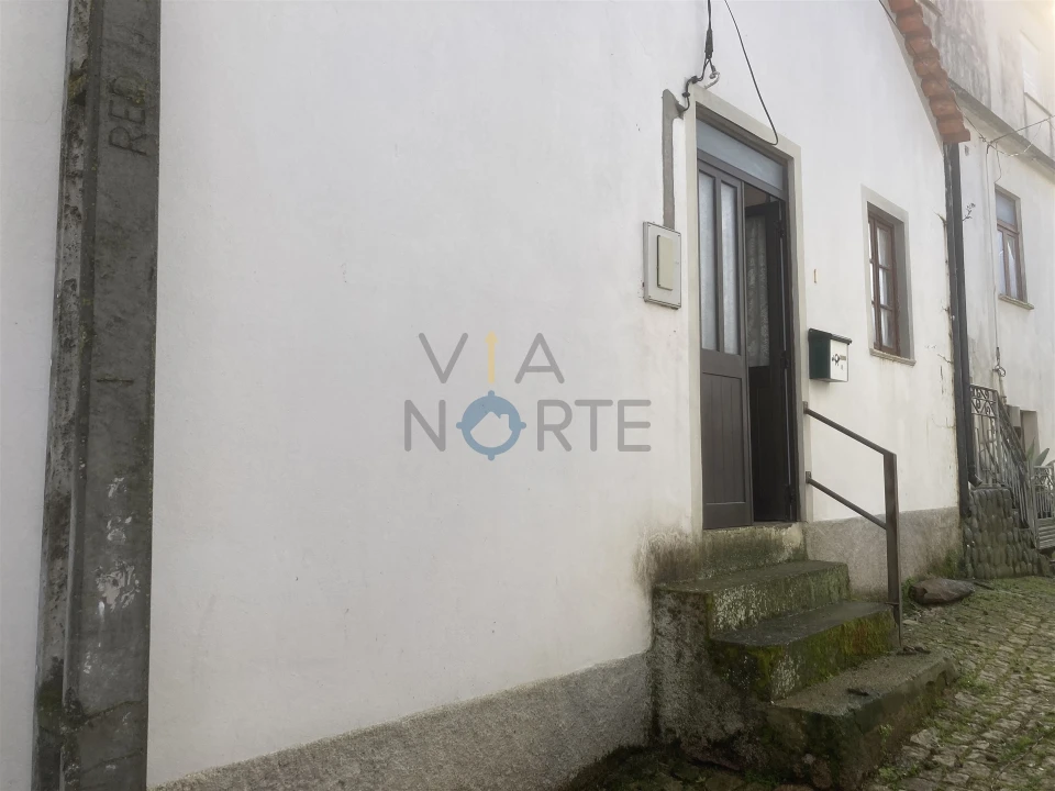 Moradia T2 para Venda em Parada e Sendim da Ribeira Foto 2