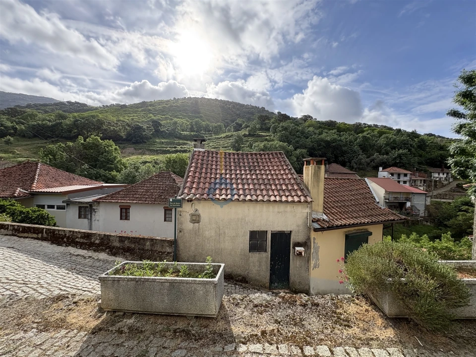 Moradia T0 para Venda em Bornes e Burga Foto 1