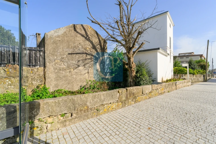 Terreno para Venda em Cidade da Maia Foto 12