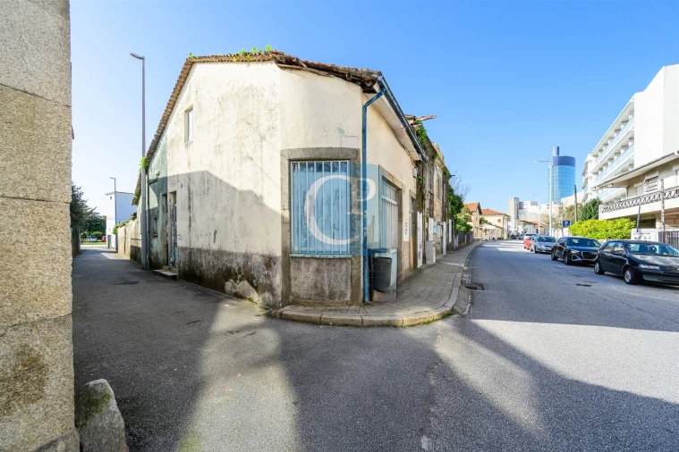 Terreno para Venda em Cidade da Maia Foto 2