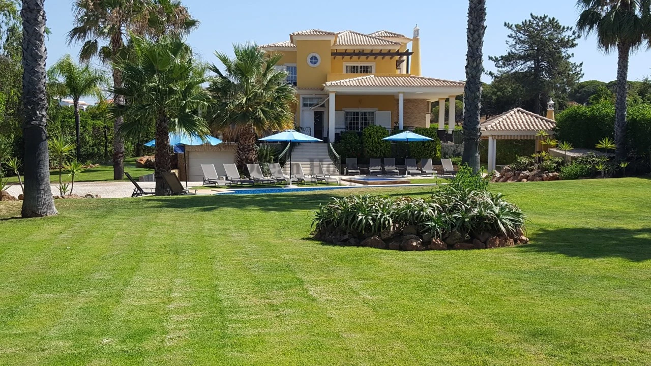 Moradia T8 para Venda em Almancil Foto 3