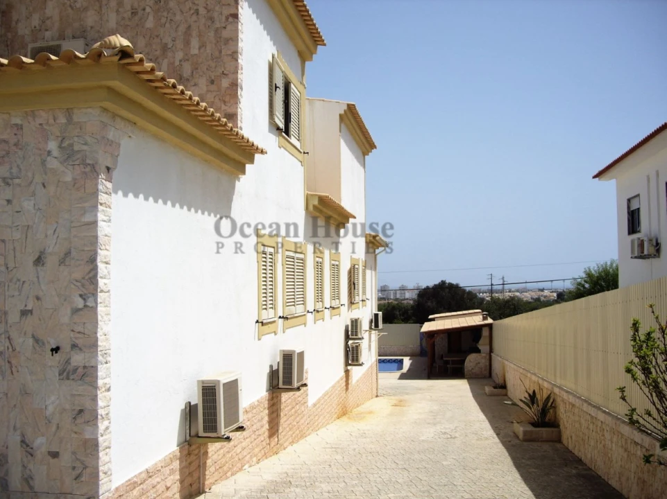 Moradia T14 para Venda em Albufeira e Olhos de Água Foto 9
