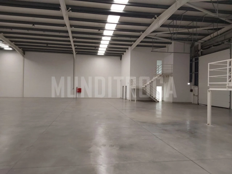 Armazém para Arrendamento em Silveiros e Rio Covo (Santa Eulália) Foto 5