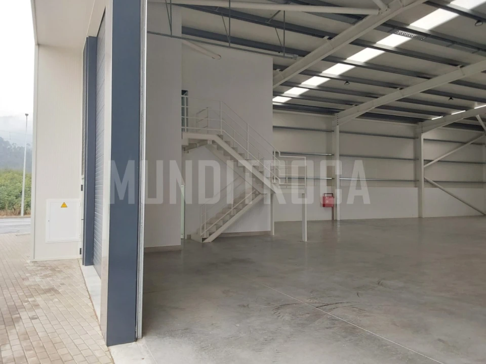 Armazém para Arrendamento em Silveiros e Rio Covo (Santa Eulália) Foto 7