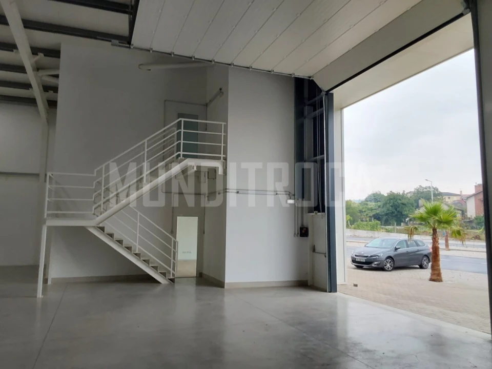 Armazém para Arrendamento em Silveiros e Rio Covo (Santa Eulália) Foto 9