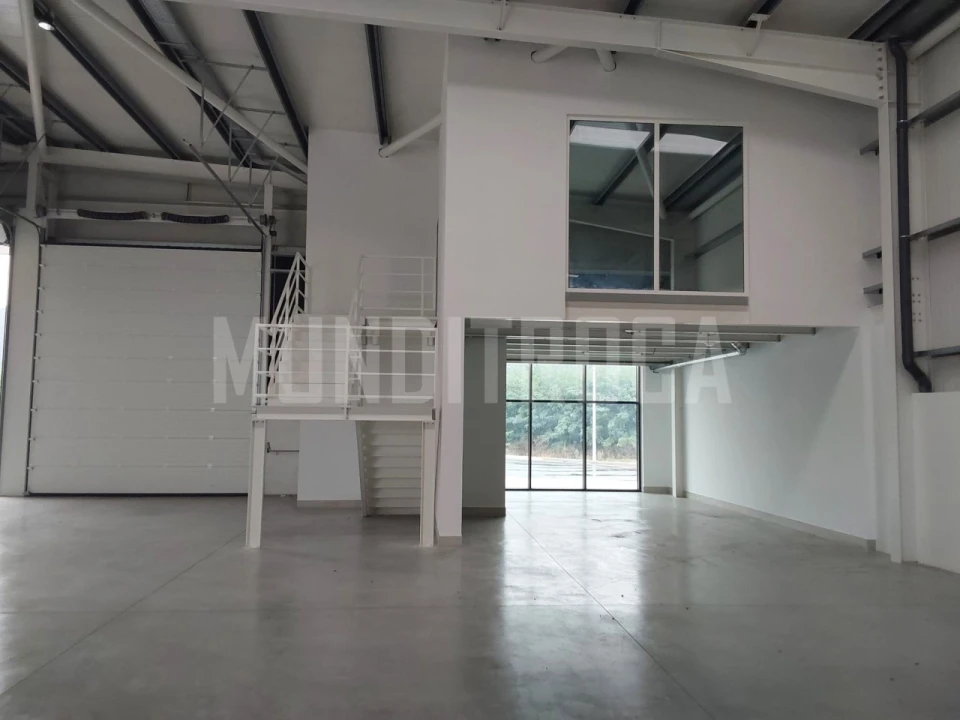 Armazém para Arrendamento em Silveiros e Rio Covo (Santa Eulália) Foto 10