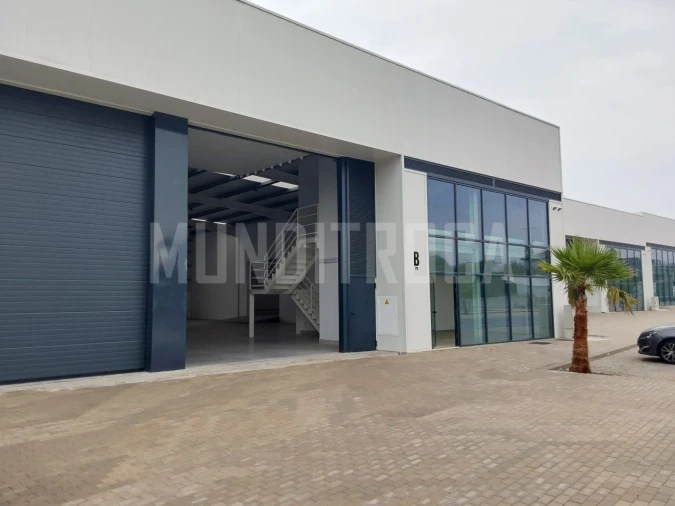 Armazém para Arrendamento em Silveiros e Rio Covo (Santa Eulália)