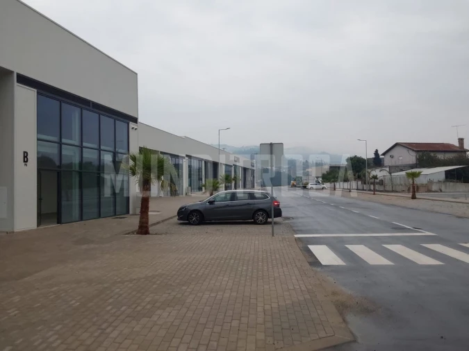 Armazém para Arrendamento em Silveiros e Rio Covo (Santa Eulália) Foto 2