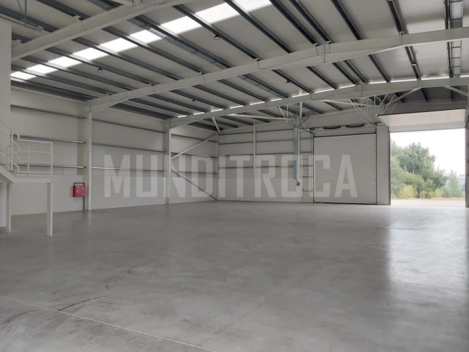 Armazém para Arrendamento em Silveiros e Rio Covo (Santa Eulália) Foto 3