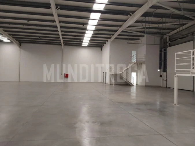 Armazém para Arrendamento em Silveiros e Rio Covo (Santa Eulália) Foto 5