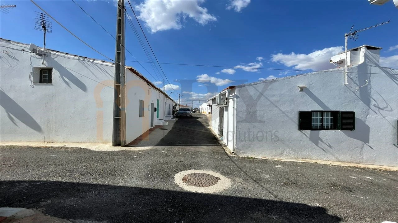 Moradia T3 para Venda em Corte do Pinto Foto 29