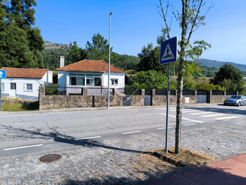 Moradia T4 para Venda em Vila Nova de Cerveira e Lovelhe Foto 1
