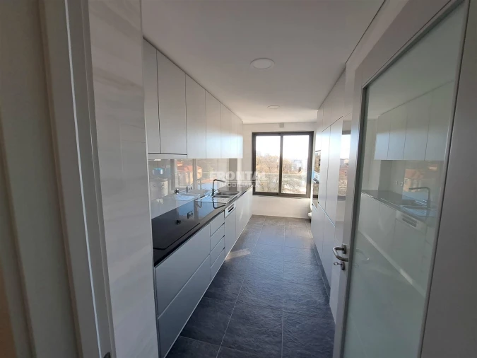 Apartamento T4 para Venda em Cedofeita, Santo Ildefonso, Sé, Miragaia, São Nicolau e Vitória Foto 2