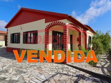 Moradia T2 para Venda em A dos Cunhados e Maceira