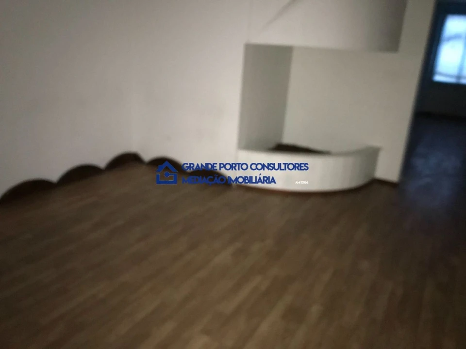 Loja para Arrendamento em Rio Tinto Foto 7