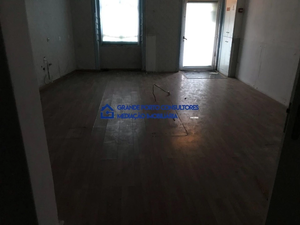 Loja para Arrendamento em Rio Tinto Foto 14