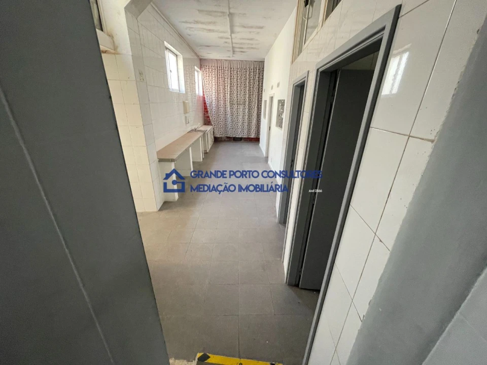 Loja para Arrendamento em Rio Tinto Foto 19