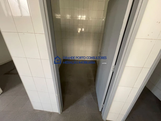 Loja para Arrendamento em Rio Tinto Foto 13