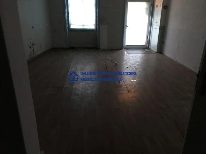 Loja para Arrendamento em Rio Tinto Foto 14