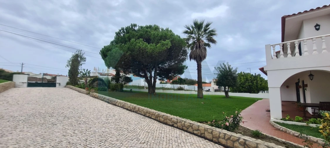 Moradia T5 para Venda em Atouguia da Baleia Foto 3