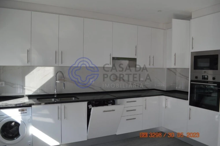 Apartamento T1 para Venda em Quelfes Foto 4