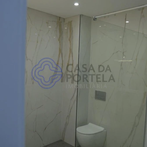 Apartamento T1 para Venda em Quelfes Foto 6