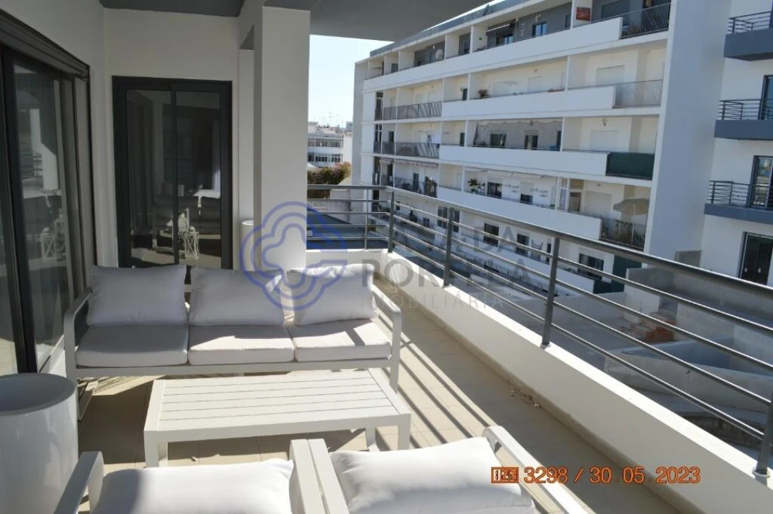 Apartamento T1 para Venda em Quelfes Foto 9
