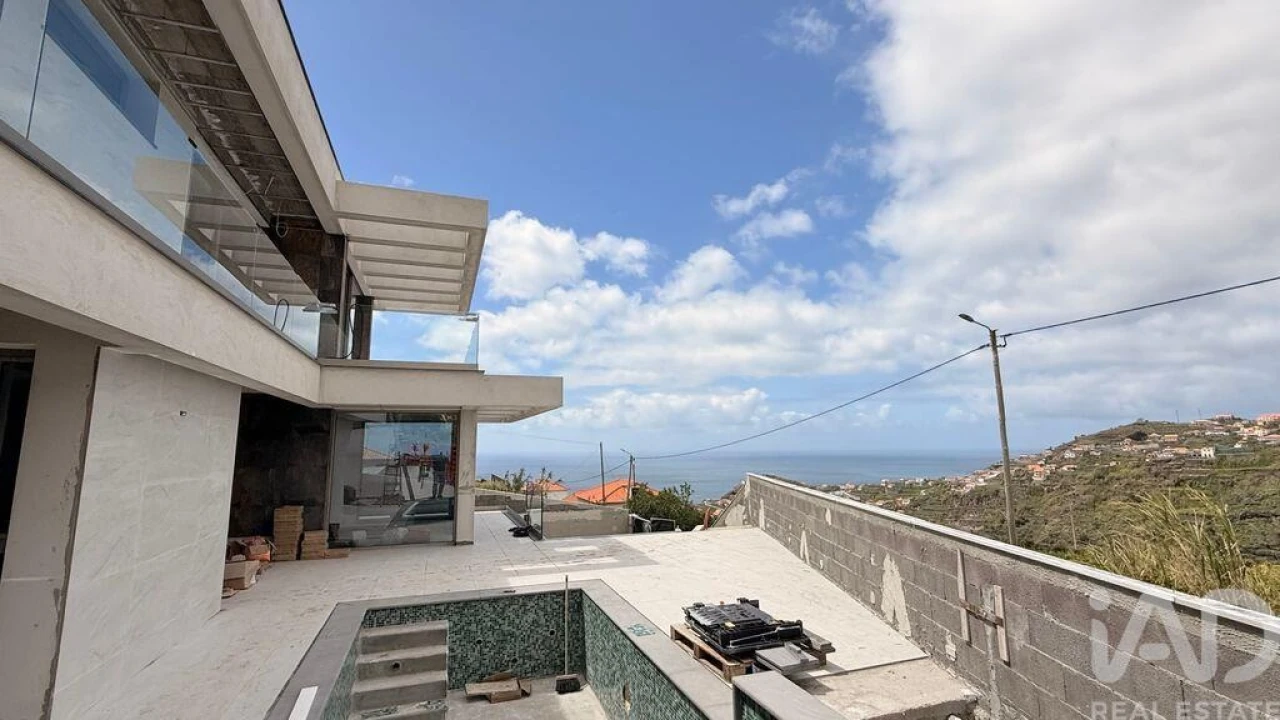 Moradia T4 para Venda em Ribeira Brava Foto 14