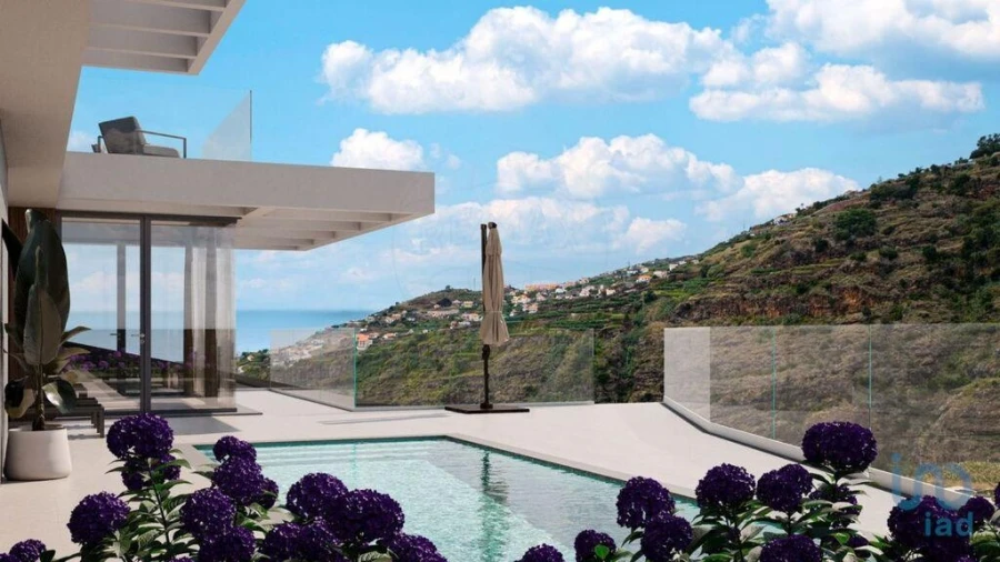 Moradia T4 para Venda em Ribeira Brava Foto 1