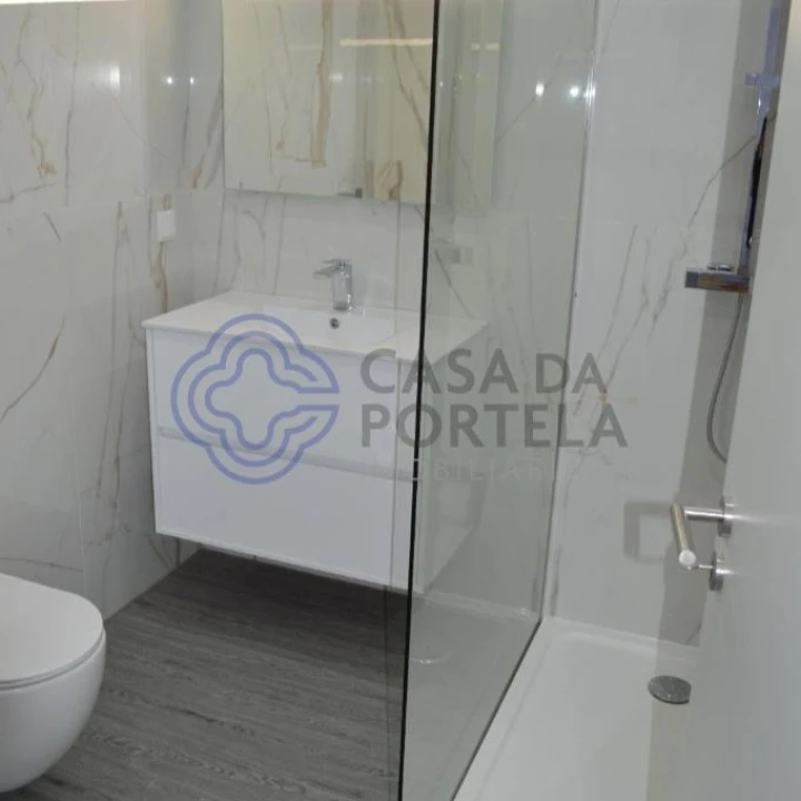 Apartamento T3 para Venda em Quelfes Foto 10
