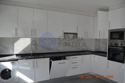 Apartamento T3 para Venda em Quelfes