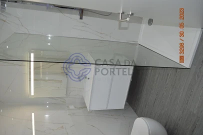Apartamento T3 para Venda em Quelfes