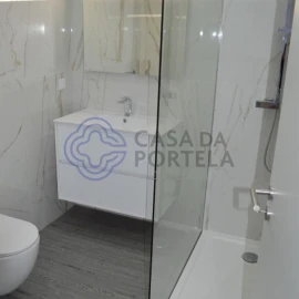 Apartamento T3 para Venda em Quelfes