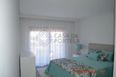 Apartamento T3 para Venda em Quelfes