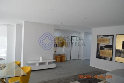 Apartamento T3 para Venda em Quelfes