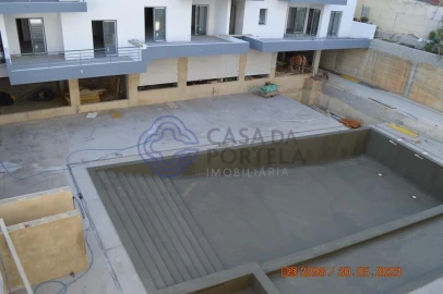 Apartamento T3 para Venda em Quelfes