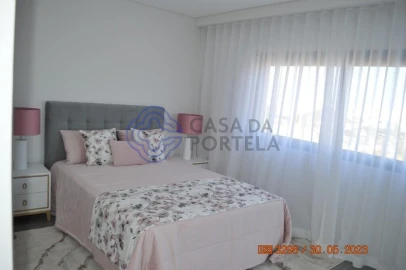 Apartamento T3 para Venda em Quelfes