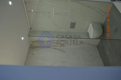 Apartamento T3 para Venda em Quelfes