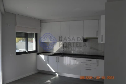 Apartamento T3 para Venda em Quelfes