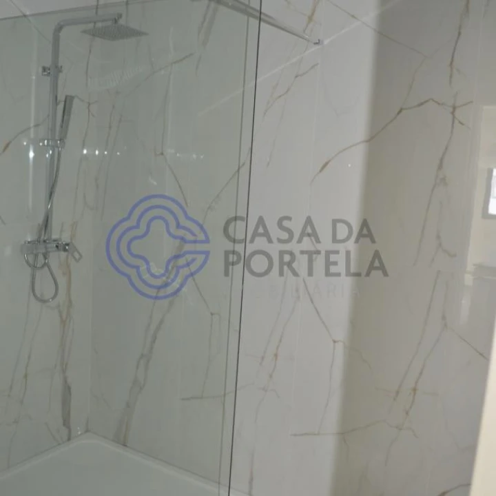 Apartamento T3 para Venda em Quelfes Foto 19