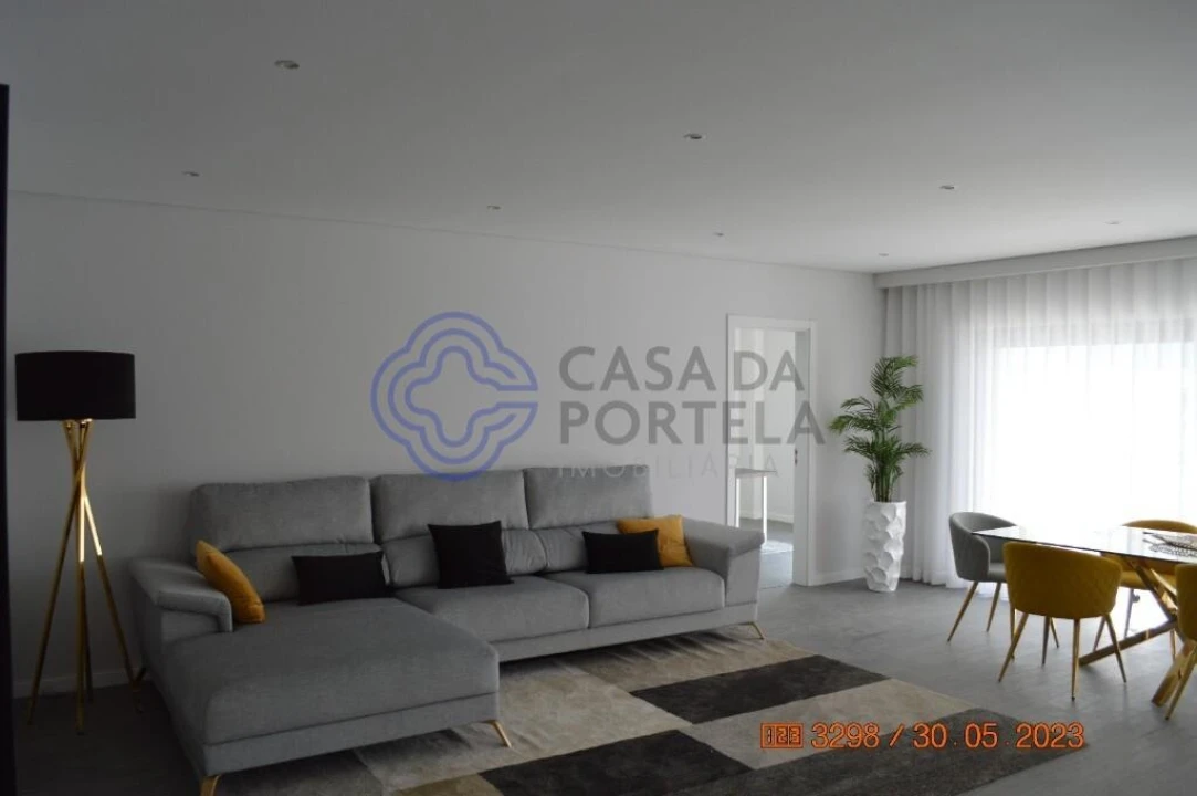 Apartamento T3 para Venda em Quelfes Foto 8