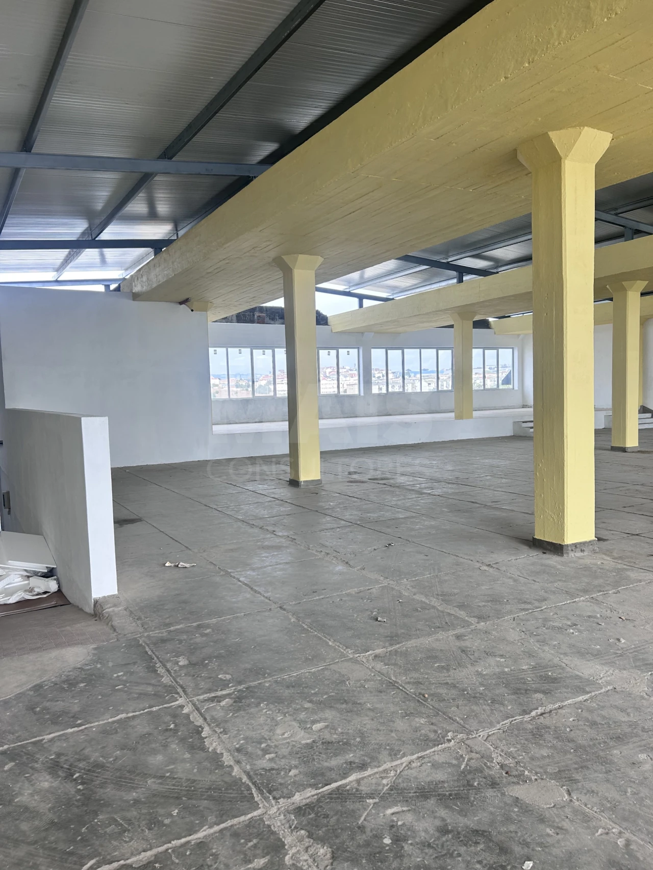 Loja para Venda em Sacavém e Prior Velho Foto 1