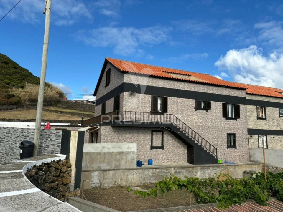 Moradia T4 para Venda em Porto Judeu Foto 4