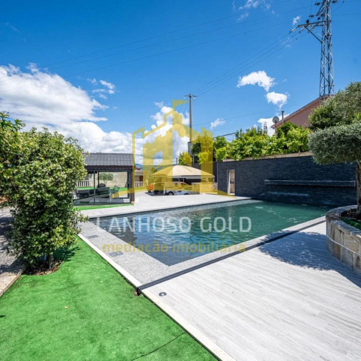 Moradia T3 para Venda em Campos e Louredo Foto 1